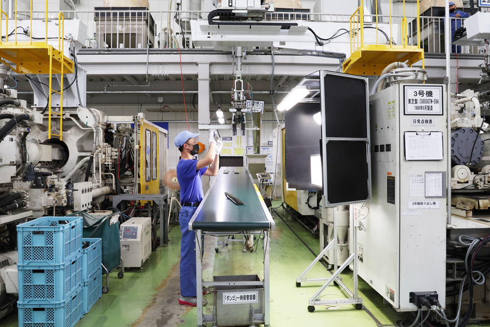 INJECTION MOLDING